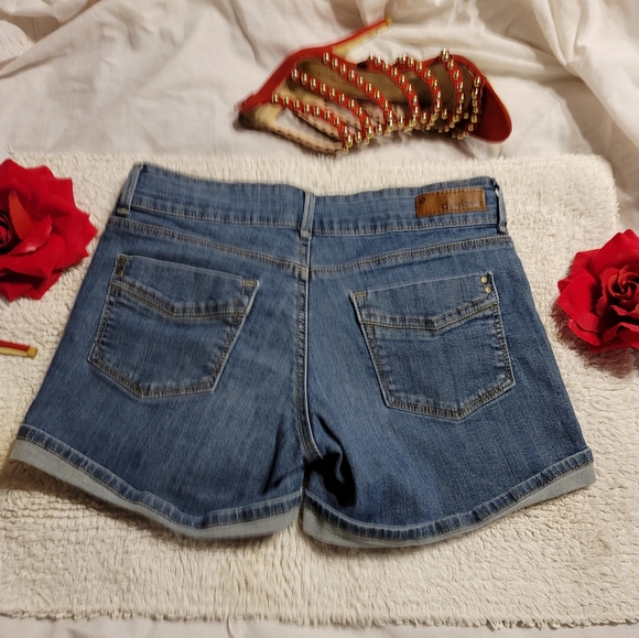 LEVIS DENIZEN Size 6 Denim Stretch Cut off fold cuff Shorts - Picture 2 of 9